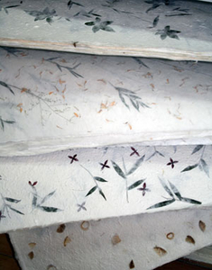 Handunninn-papp&iacute;r-me&eth;-bl&oacute;m