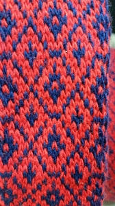 Rau&eth;ur me&eth; bl&aacute;u munstri